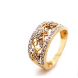 Diamond and 9ct yellow gold ring