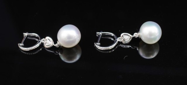 South sea pearl and 18ct white gold earrings - Image 2 of 2