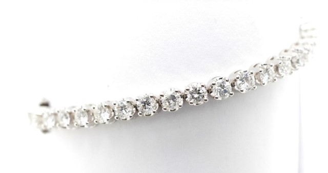 6.45ct diamond and 18ct white gold tennis bracelet - Image 7 of 7