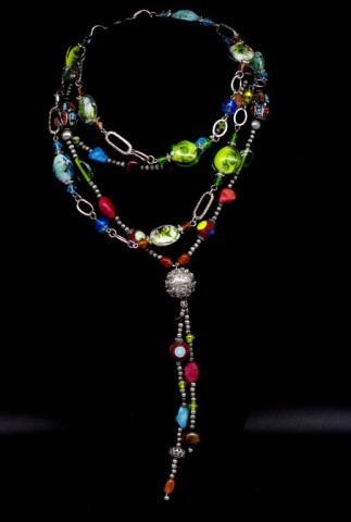 Seven costume jewellery necklaces - Image 4 of 5