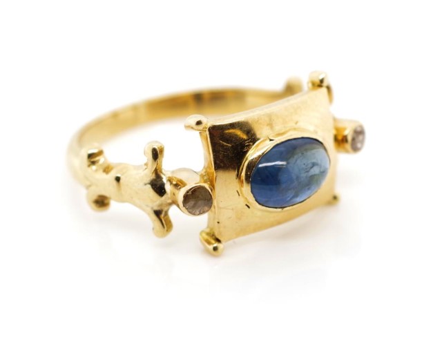 Sapphire, diamond and 18ct yellow gold ring - Image 2 of 4