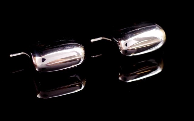 18ct white gold Modernist earrings - Image 3 of 4