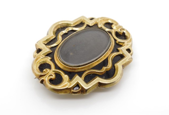 Victorian yellow gold and enamel mourning brooch - Image 3 of 3