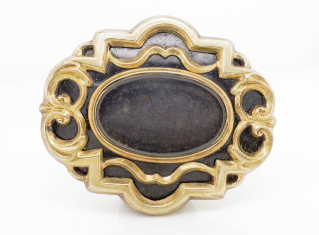 Victorian yellow gold and enamel mourning brooch