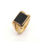 9ct yellow gold and onyx signet ring
