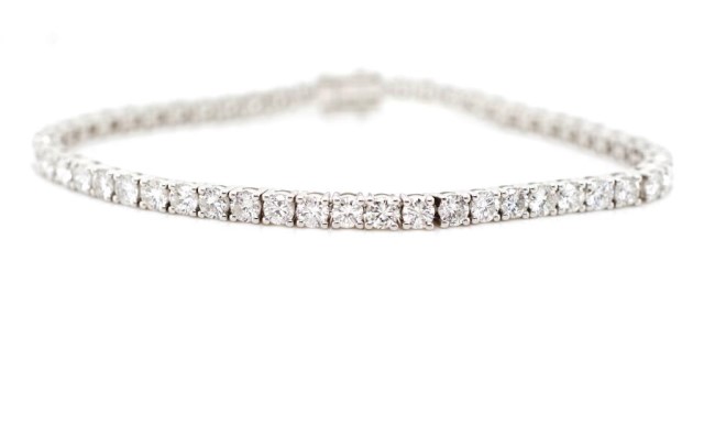 6.62ct diamond and 18ct white gold tennis bracelet - Image 4 of 5