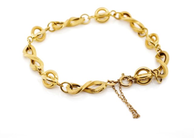 18ct yellow gold fancy link bracelet - Image 3 of 4