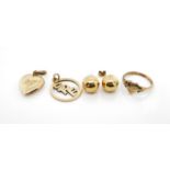Yellow gold jewellery group for restoration