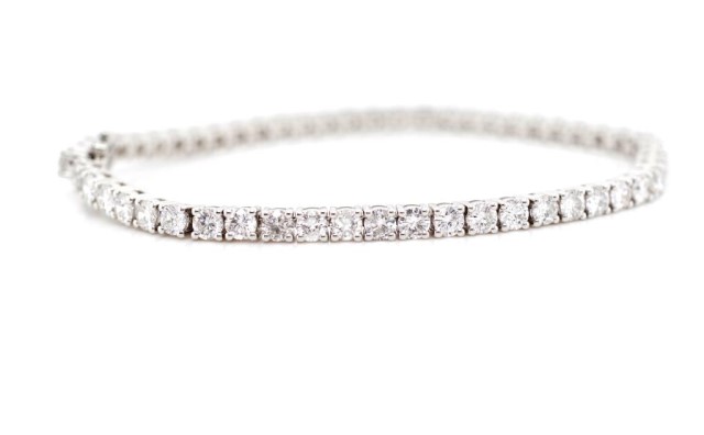 6.62ct diamond and 18ct white gold tennis bracelet - Image 5 of 5