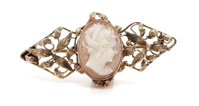 Antique 9ct rose gold and carved cameo brooch