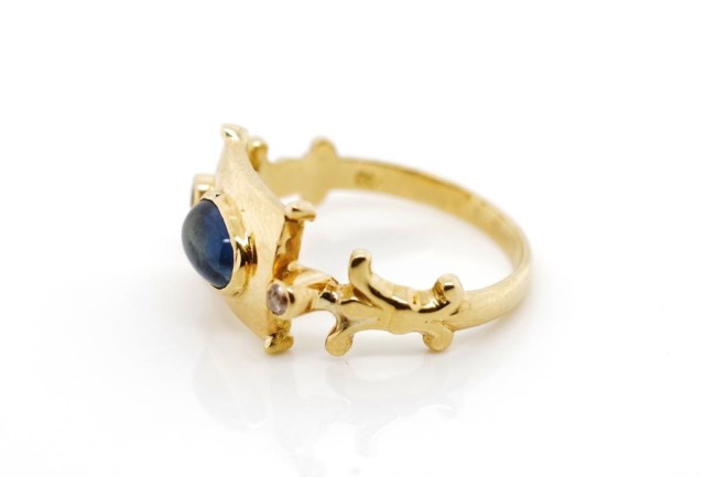 Sapphire, diamond and 18ct yellow gold ring - Image 3 of 4