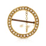 Antique Australian 15ct yellow gold circle brooch