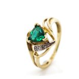 Green gemstone and 10ct yellow gold ring