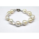 Baroque pearl bracelet