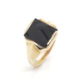 Onyx and 9ct yellow gold signet ring