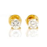 Solitaire diamond and 18ct yellow gold stud