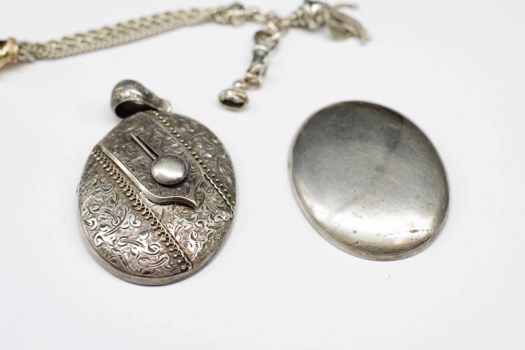 Victorian silver locket and Albertina - Image 3 of 3
