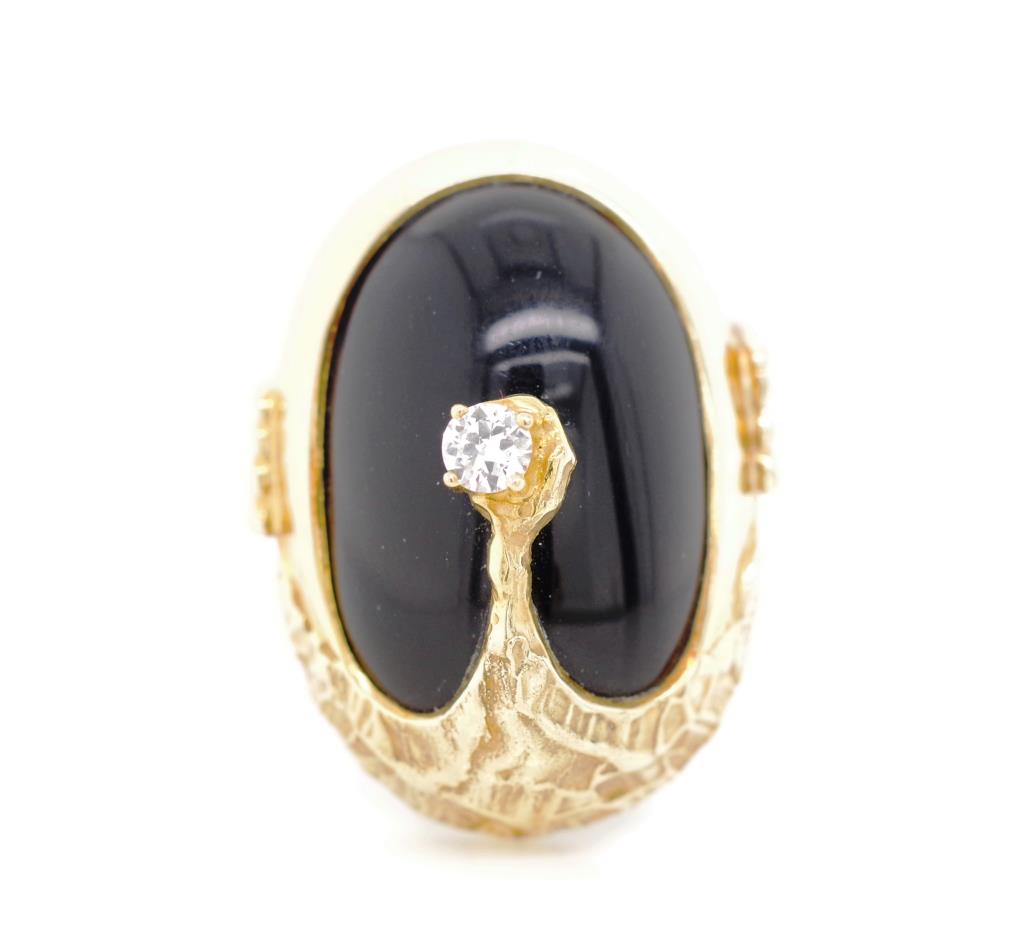 14ct yellow gold, onyx and diamond ring