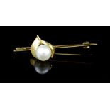 Early 20th C. pearl and 18ct yellow gold brooch