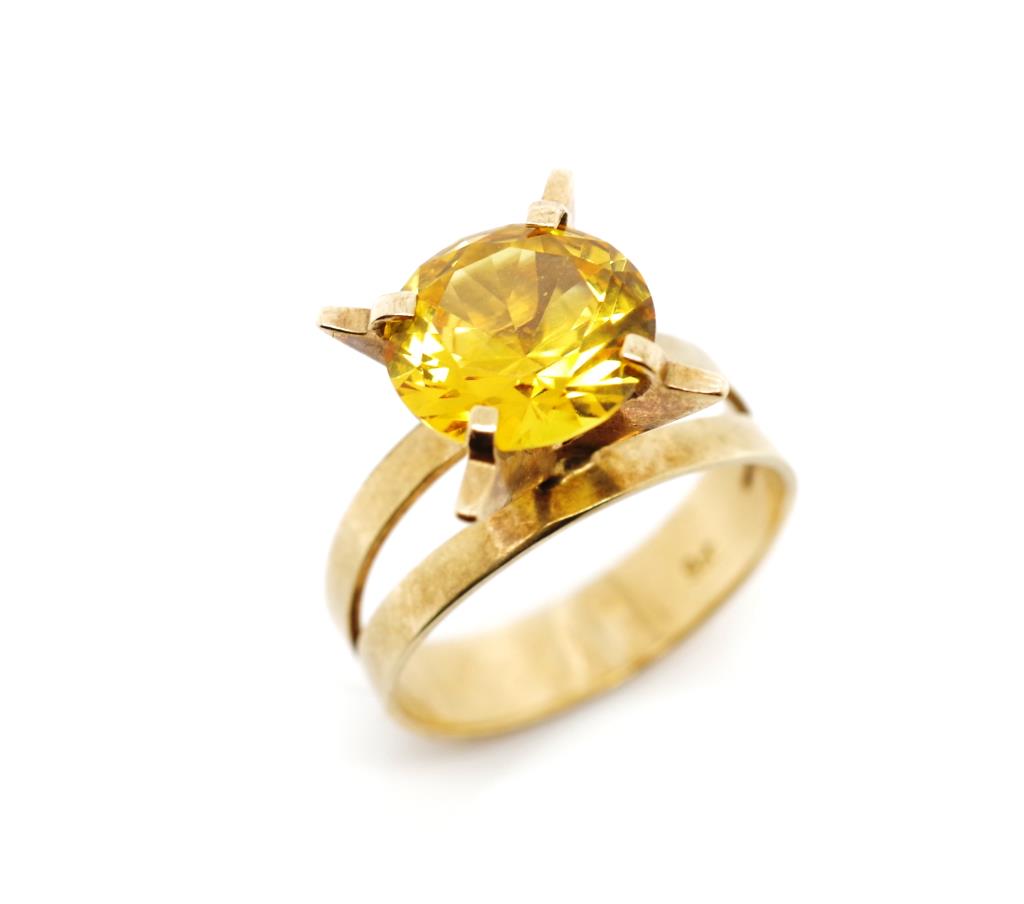 Synthetic golden sapphire and 9ct rose gold ring - Image 4 of 5