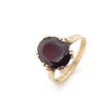 Dark red garnet and 9ct yellow gold ring