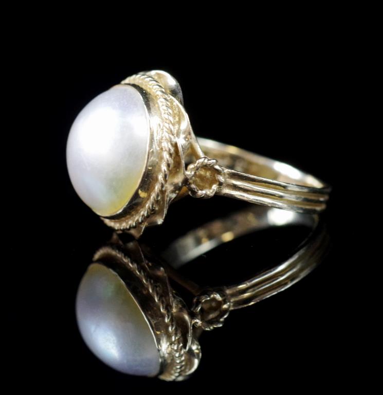 Mabe pearl and 14ct yellow gold ring - Image 2 of 3