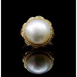 Mabe pearl and 14ct yellow gold ring