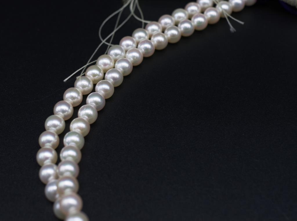 Two strands of cultured pearls - Image 4 of 4