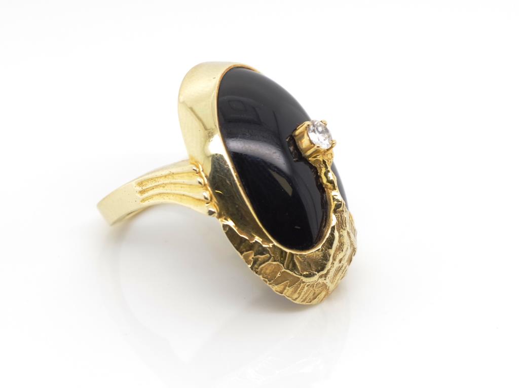 14ct yellow gold, onyx and diamond ring - Image 2 of 5