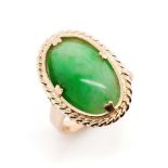 Vintage jade set 9ct rose gold ring