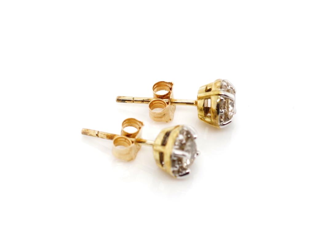 Diamond cluster and yellow gold stud earrings - Image 3 of 3