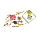 Collection of vintage costume jewellery brooches