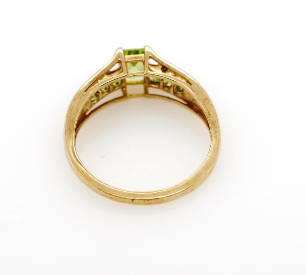 Peridot, diamond and 9ct yellow gold ring - Image 3 of 3