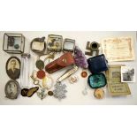 Quantity of estate collectables
