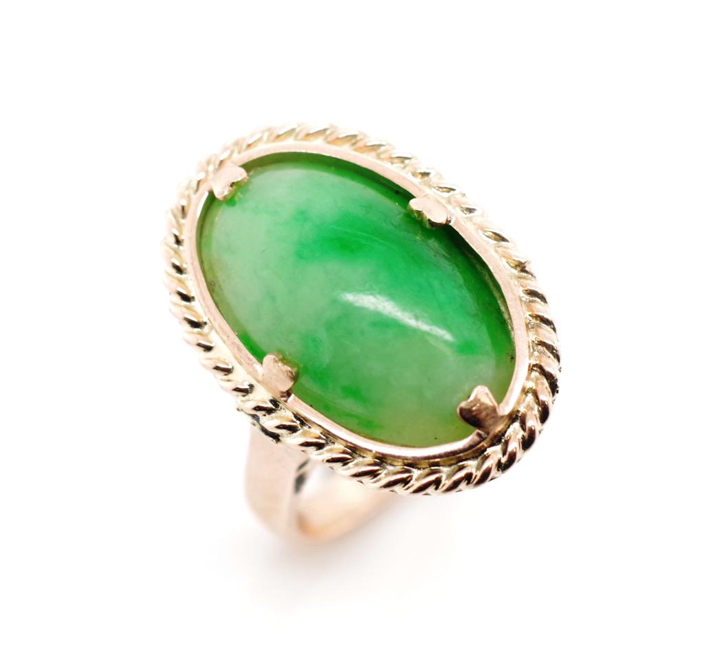 Vintage jade set 9ct rose gold ring - Image 2 of 3