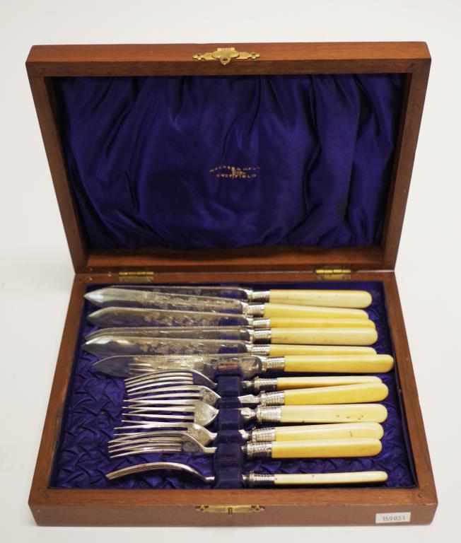 Edwardian cased set fruit knives and forks