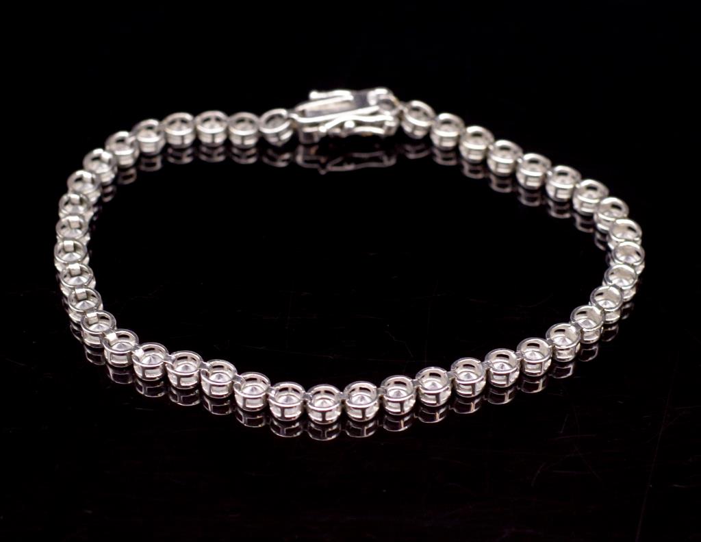 14ct white gold and cz line bracelet - Image 3 of 3