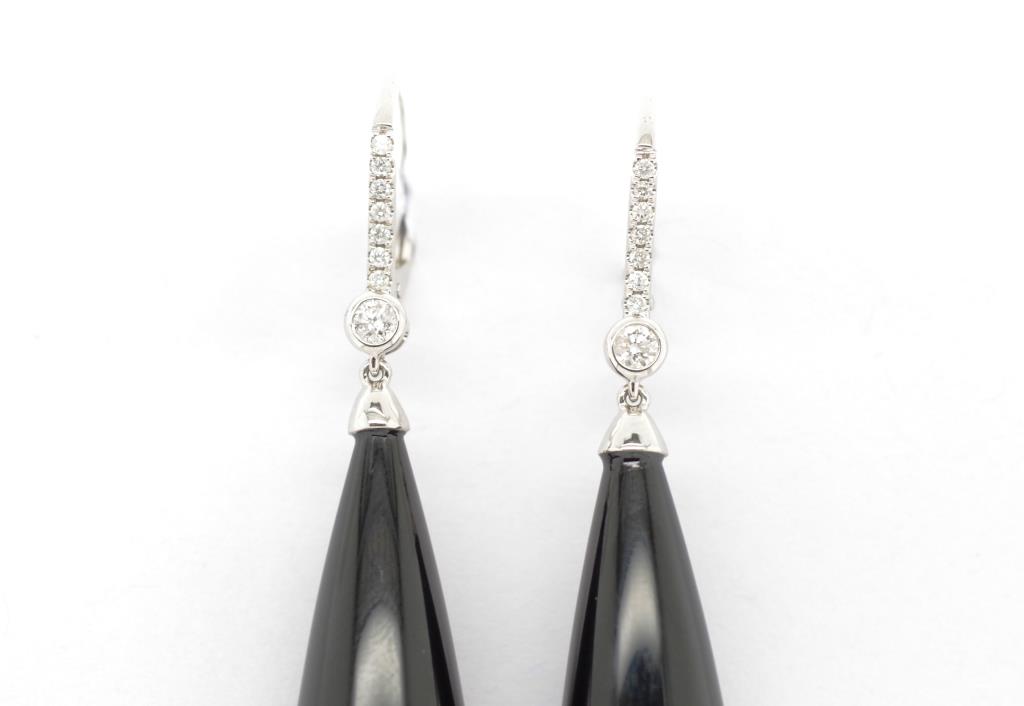 Diamond set 18ct white gold and onyx drop earrings - Image 3 of 3