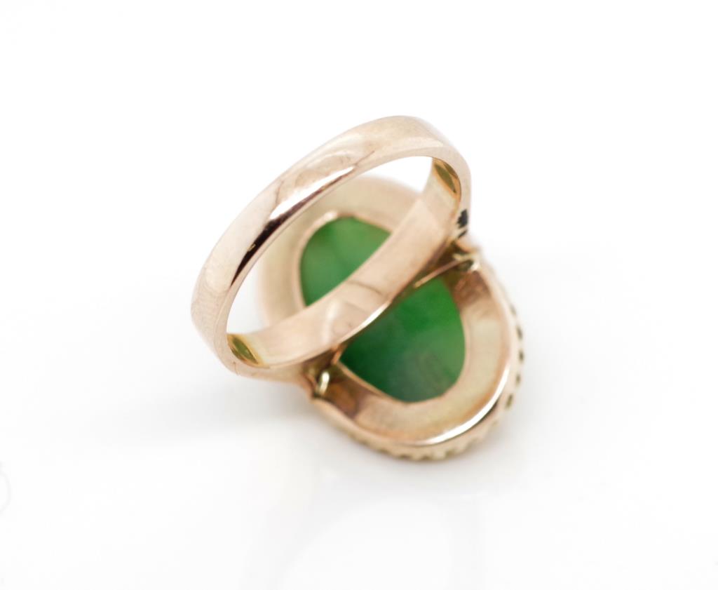 Vintage jade set 9ct rose gold ring - Image 3 of 3