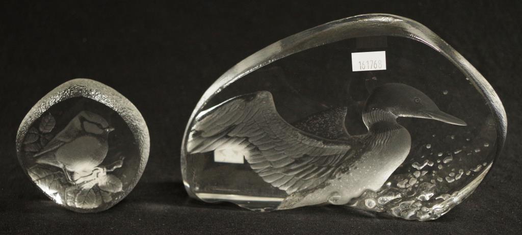 Two Mats Jonasson art glass bird paperweights - Image 2 of 3