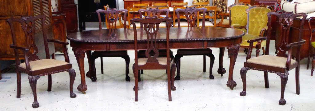 Early 20th century Irish mahogany dining suite