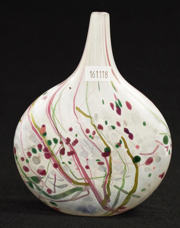 Isle of Wight art glass vase - Image 3 of 4