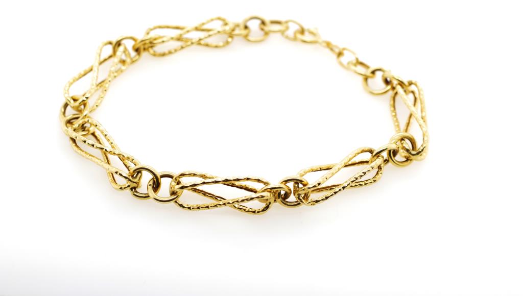 18ct yellow gold fancy link bracelet - Image 3 of 4