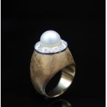 Pearl, diamond and 18ct yellow gold dress ring