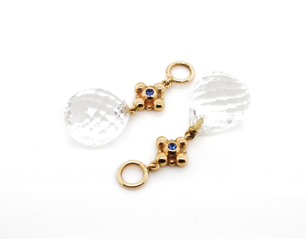 Rock crystal and yellow gold lustre earring