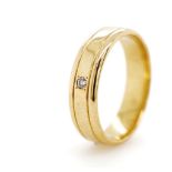 Solitaire diamond and 9ct yellow gold band