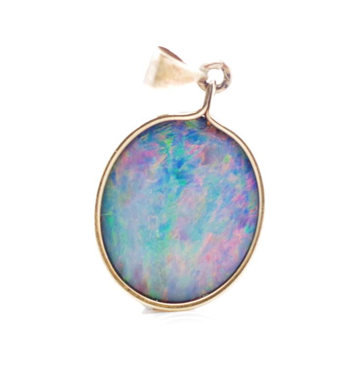 Vintage opal and 9ct yellow gold pendant