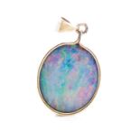 Vintage opal and 9ct yellow gold pendant