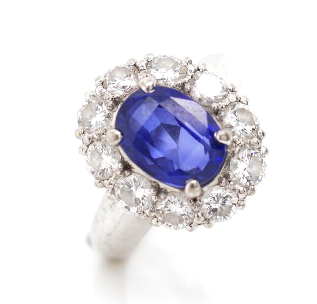 Sapphire and diamond cluster ring - Image 3 of 5