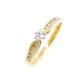 Diamond set 18ct yellow gold ring